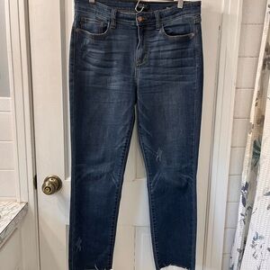 Judy Blue Relaxed Fit Ankle Jeans with Frayed Hem